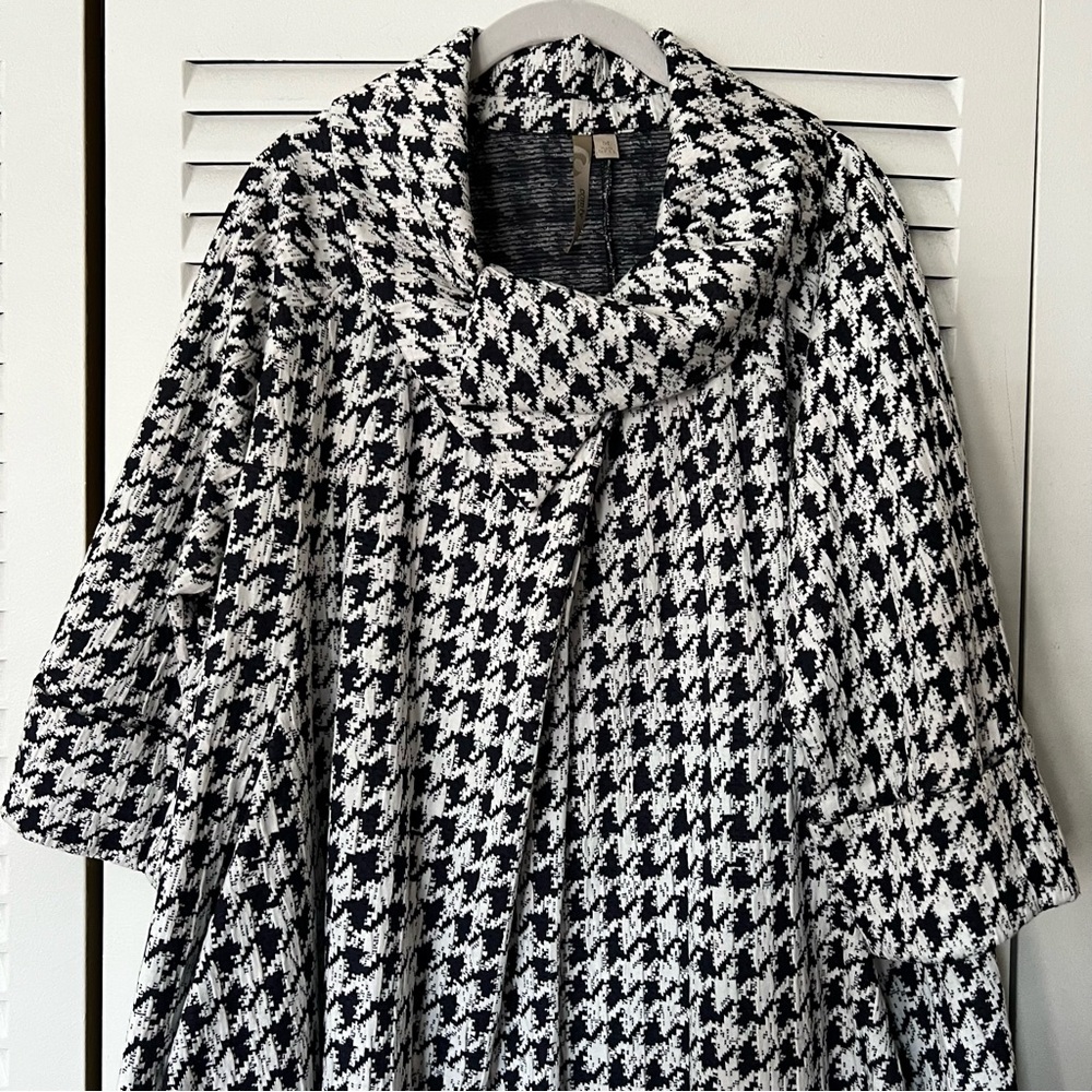 Comfy USA Black and White Houndstooth , size M